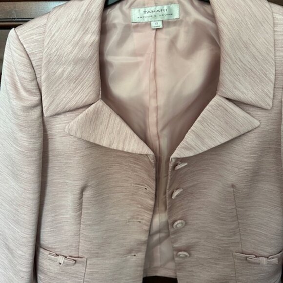 TAHARI SKIRT SUIT - FULLY LINED - PINK. SIZE 12 - Picture 6 of 8